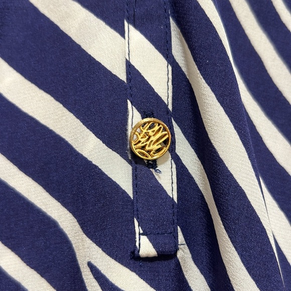 Lilly Pulitzer Elsa Tunic Blouse. 100% silk. Size medium. Navy and white. - Picture 7 of 10